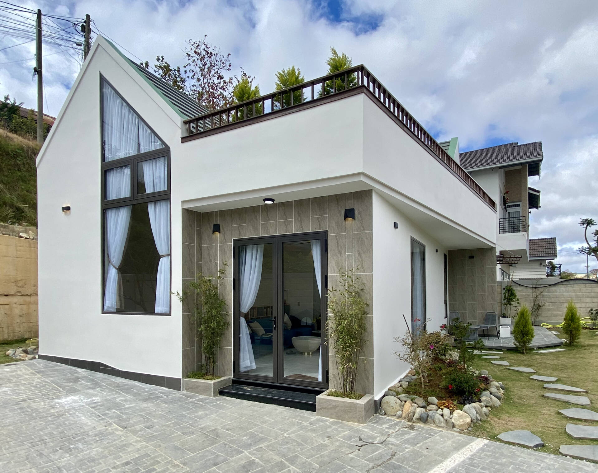 5-thu-khong-nen-dat-truoc-cua-nha-keo-cua-cai-tieu-tan-onehousing-2