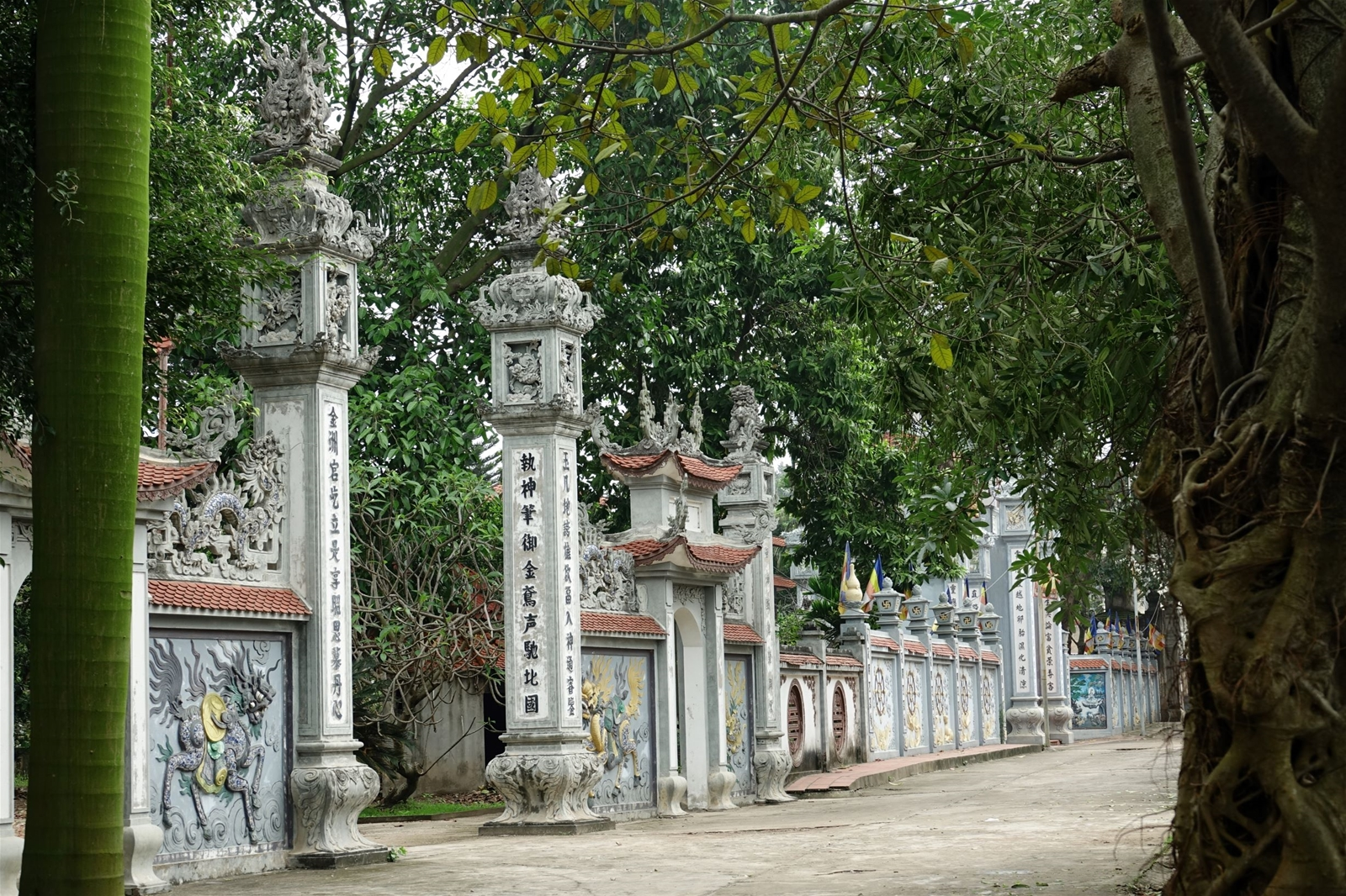 top-5-ngoi-chua-gan-vinhomes-ocean-park-1-huyen-gia-lam-onehousing-3