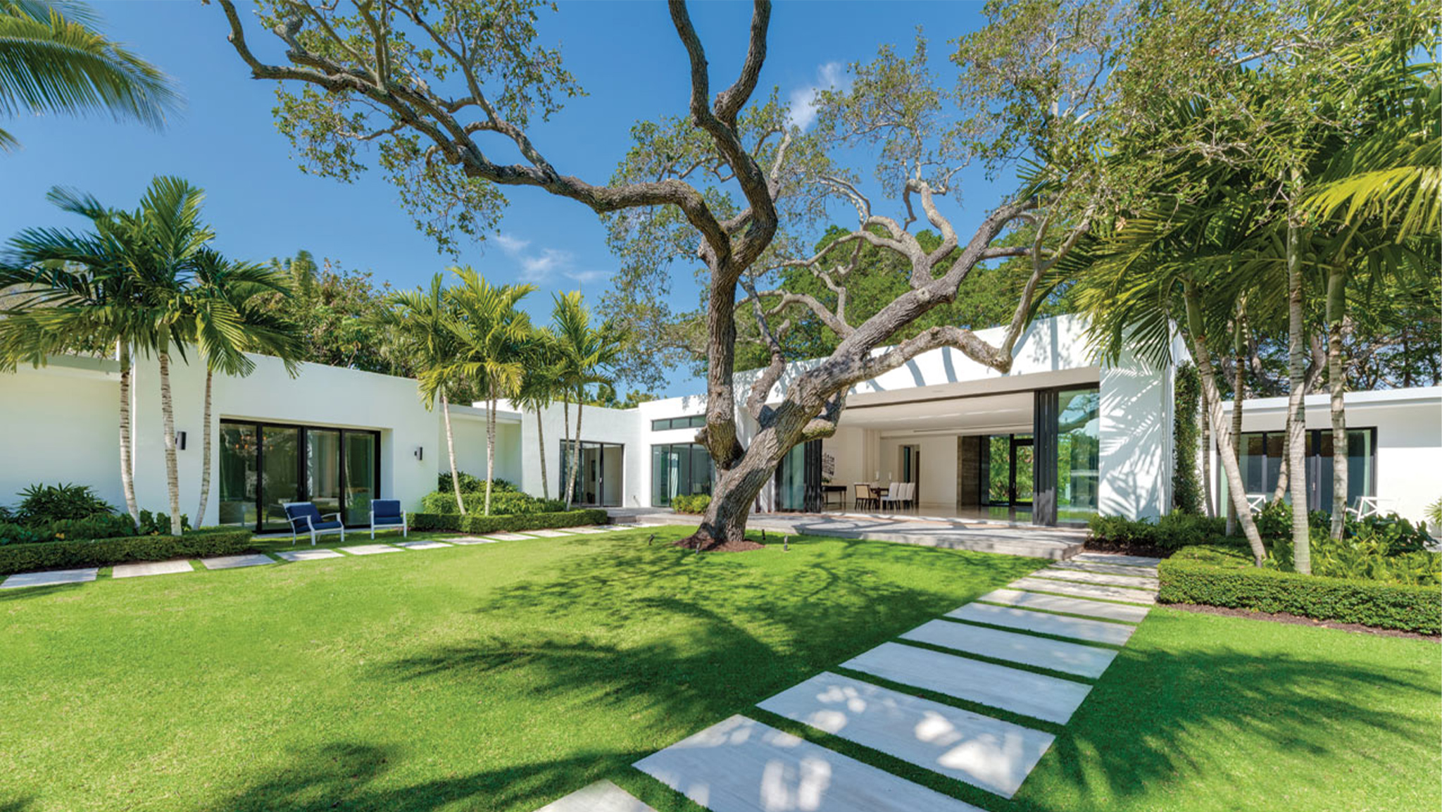 image_upload_1696806298_10 cua-chinh-doi-dien-cua-so-nha-hang-xom-phai-lam-sao-de-tot-cho-phong-thuy-onehousing-3