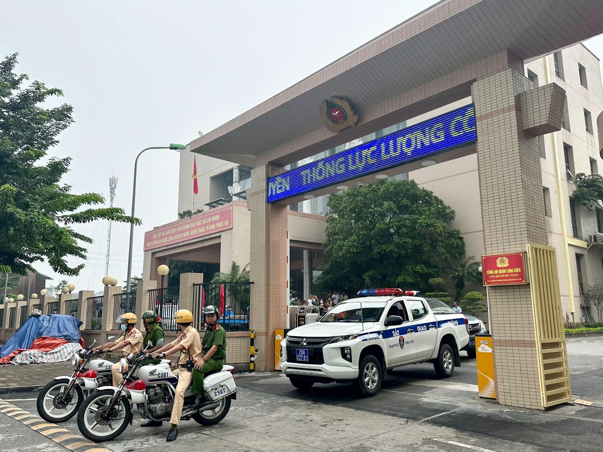 dia-diem-tien-hanh-thu-tuc-nhap-khau-voi-ho-gia-dinh-mua-nha-dat-tai-duong-lam-du-quan-long-bien-n17t-onehousing-1