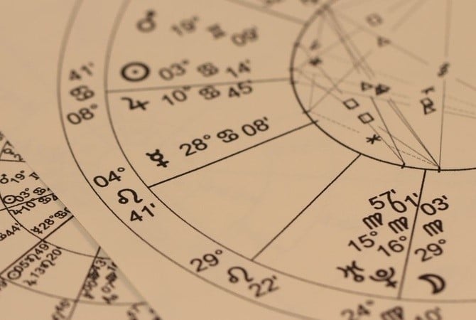 xem-tu-vi-tuoi-nham-tuat-1982-nu-mang-nam-2024-chi-tiet-nhat-onehousing-2