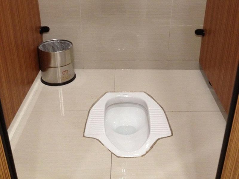 ngoi-bon-cau-4 Bồn cầu ngồi xổm