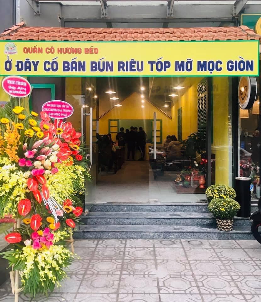 Hẳn nhân viên văn phòng ở khu vực Times City đã không còn lạ lẫm với bởi hương vị chua chua ngọt ngọt của nước dùng tại đây.