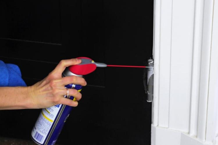 20200422121514-329d phun dầu bôi trơn chống rỉ sét