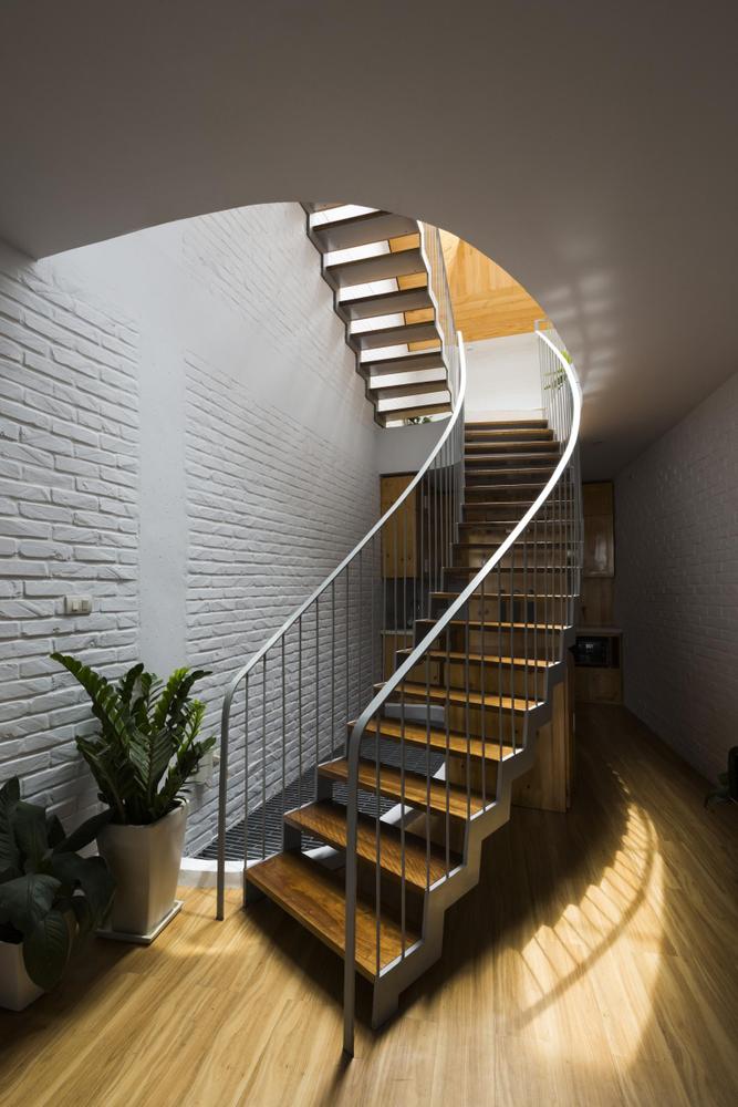 Thiết kế cầu thang nhà thóp hậu