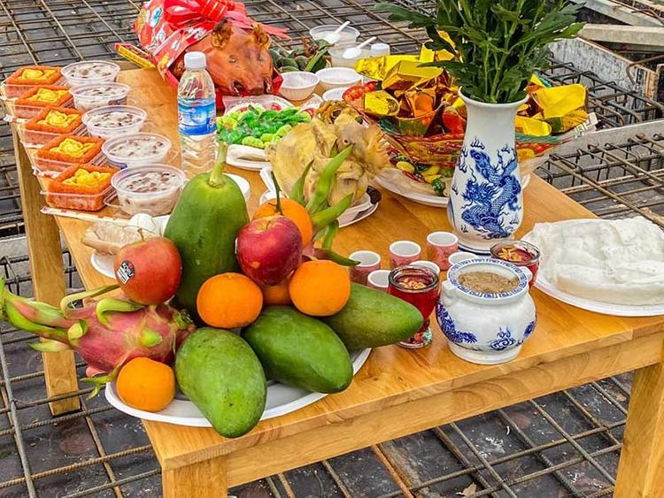 mâm cỗ cúng đổ mái nhà