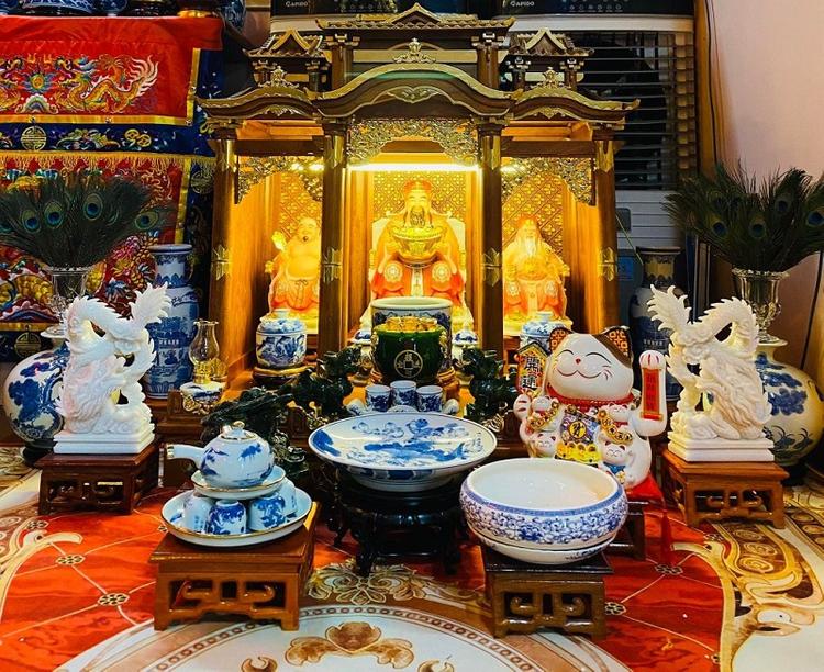 Đặt bàn thờ thần tài tại vị trí phương vị tài lộc để “tài lộc nhân đôi”