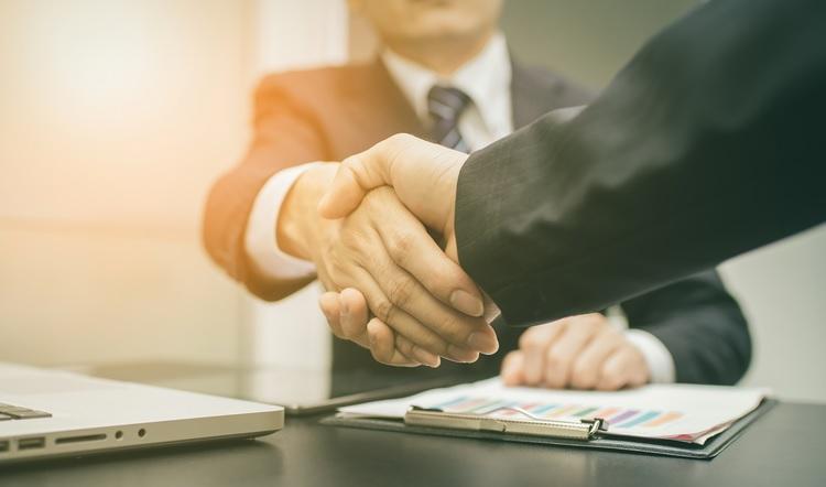 1982 hợp với tuổi nào?