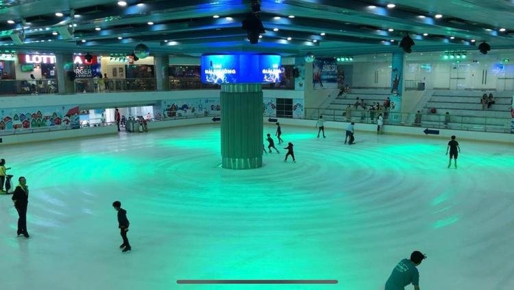 Sân trượt băng Vincom Ice Rink tại Landmark 81