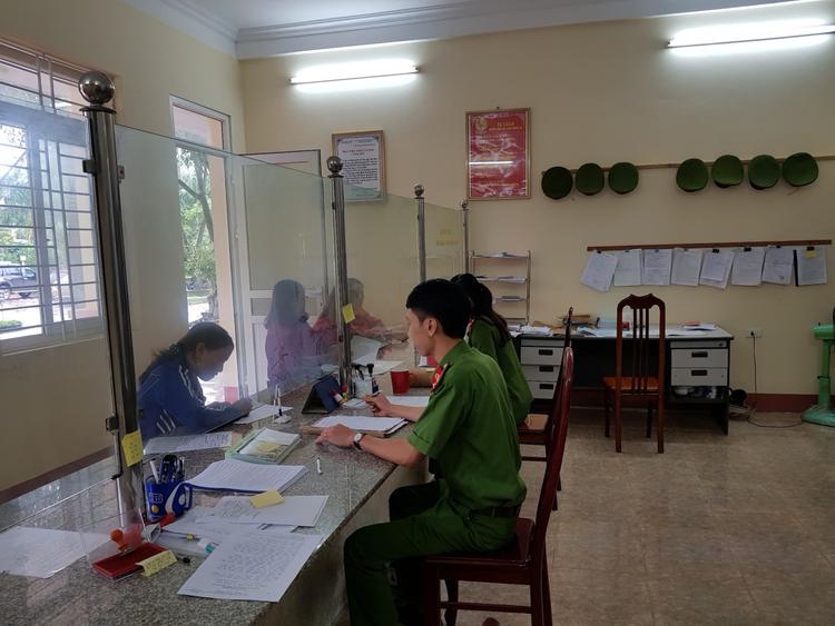 Để đăng ký tạm trú, người dân phải đăng ký thường trú ở một địa phương khác