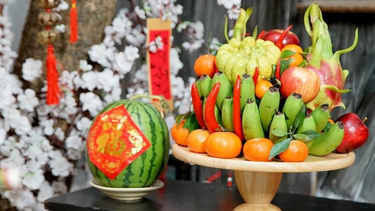 Mâm ngũ quả miền Bắc chú trọng nhiều đến màu sắc ngũ hành.