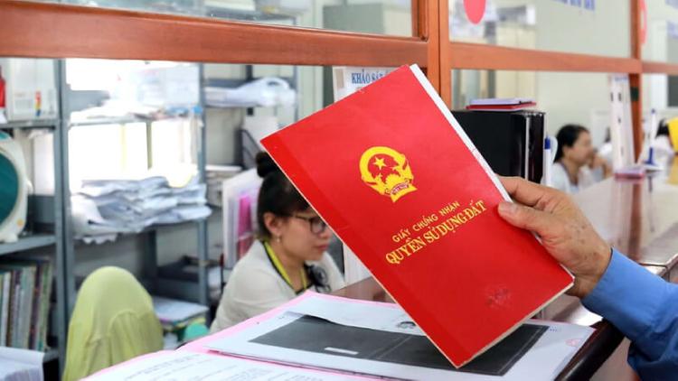 sang-ten-so-do-khi-nguoi-dung-ten-da-mat-4 Người sử dụng đất cần thực hiện nghĩa vụ tài chính khi sang tên sổ đỏ