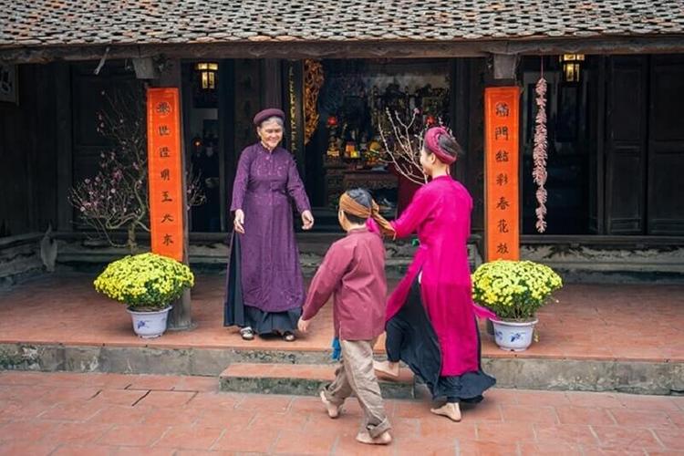 Xem tuổi hợp xông đất năm 2025