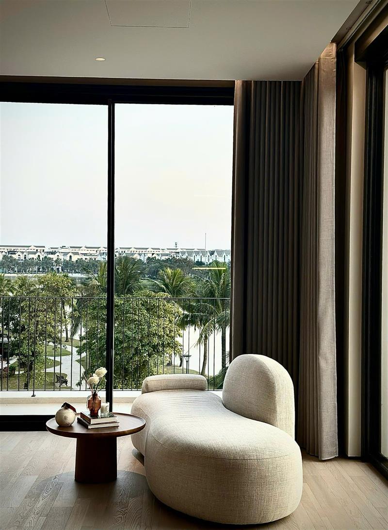 Từ Phô Trương Sang Trải Nghiệm Vi Mô