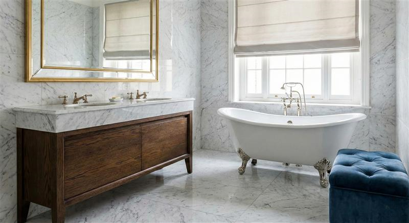 Nội thất Tân cổ điển sử dụng chất liệu cao cấp.